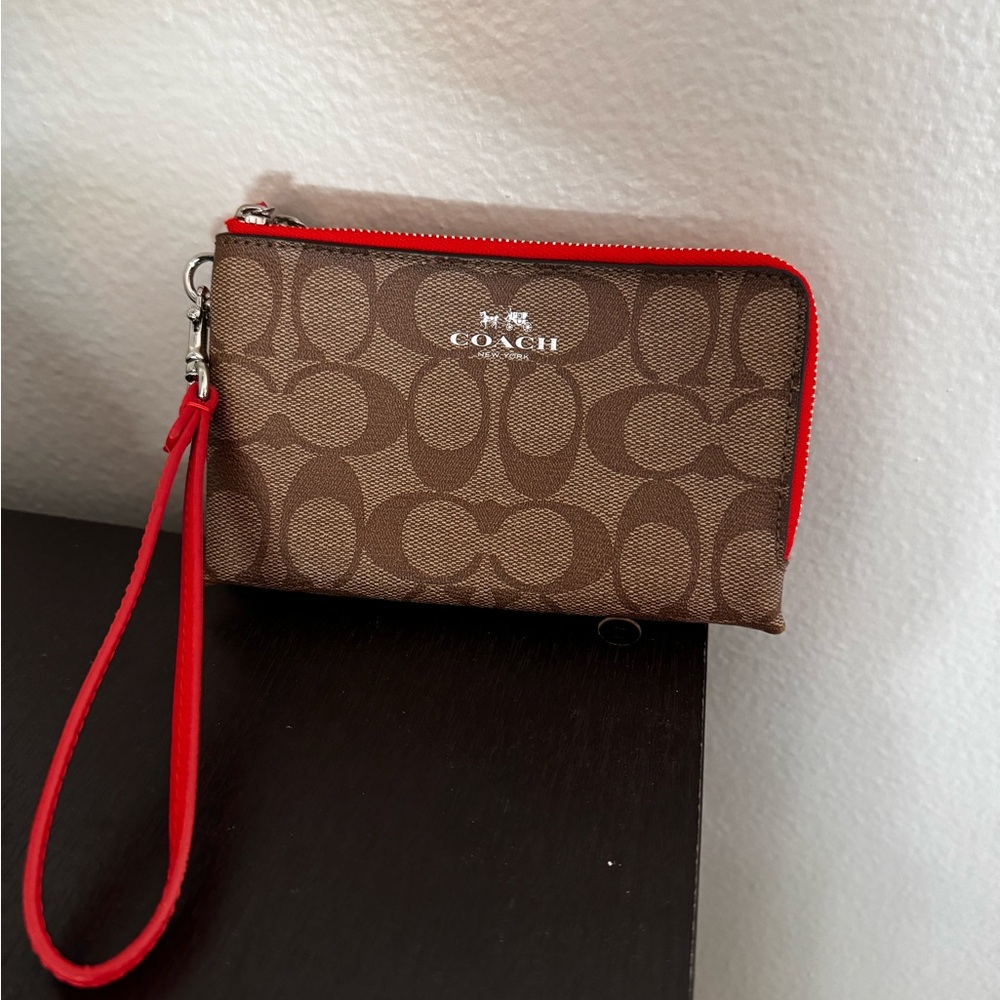Like New - Coach wristlet